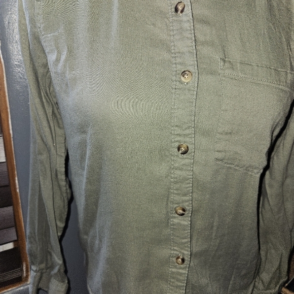 So Womans Green Long Sleeve Button Up Shirt Size XS - Picture 2 of 12